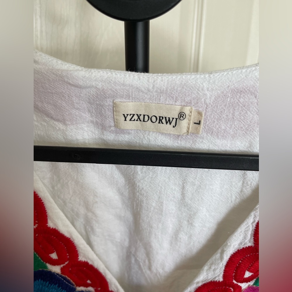 Beautiful embroidery flower women’s top - Picture 2 of 5